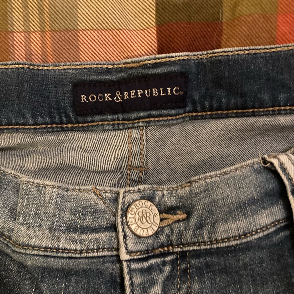 Rock & Republic Light Wash Jeans, Size 16/33. Worn once, excellent condition - Picture 3 of 3